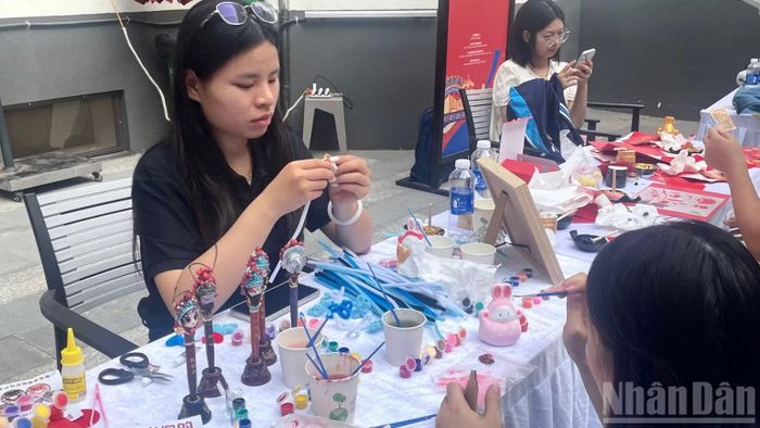 Một số hoạt động trải nghiệm tại chương trình. (Ảnh: NGỌC LIÊN)