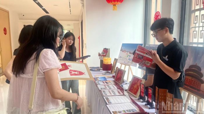 Giới thiệu, quảng bá văn hóa và du lịch Trung Quốc tại Hà Nội. (Ảnh: NGỌC LIÊN)