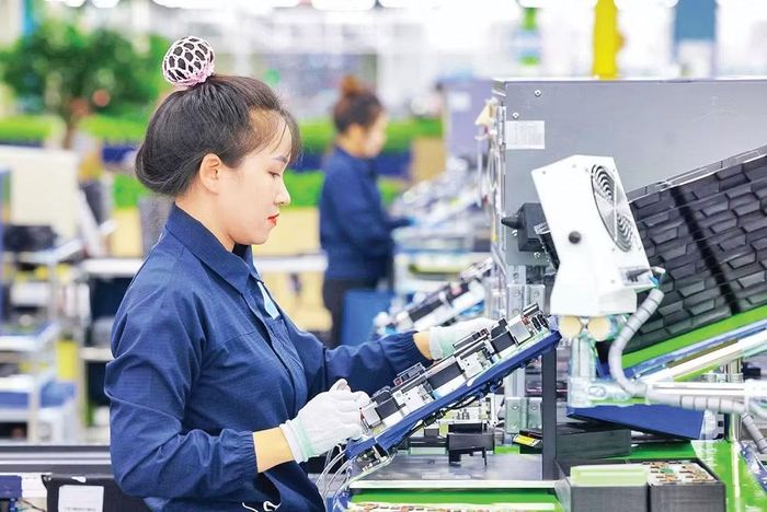 Dây chuyền sản xuất tại Nhà máy Samsung Electronics, Khu công nghiệp Yên Phong, thành phố Bắc Ninh. (Ảnh HOÀNG PHƯƠNG)
