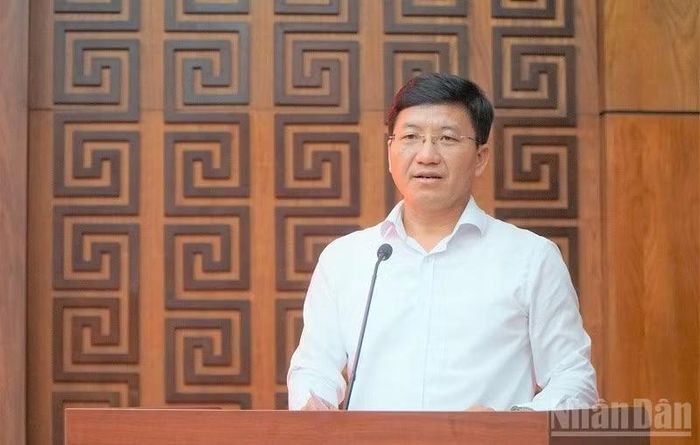 Đồng chí Mùa A Vảng, Ủy viên dự khuyết Trung ương Đảng, Phó Bí thư Tỉnh ủy, Chủ tịch Ủy ban Mặt trận Tổ quốc Việt Nam tỉnh Điện Biên đề nghị các cấp, các ngành tiếp tục thực hiện tốt Nghị quyết 16 của Bộ Chính trị, bảo đảm không để gián đoạn chính sách trong khi chờ Trung ương ban hành quyết định mới. (Ảnh: LÊ LAN)
