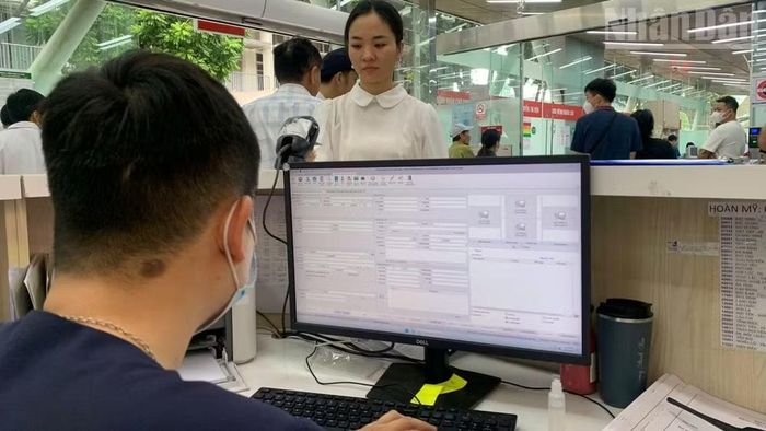 Bộ Y tế định hướng đẩy mạnh sử dụng phiếu chuyển điện tử, phiếu hẹn khám lại điện tử, tạo thuận lợi cho người bệnh. (Ảnh: HM)