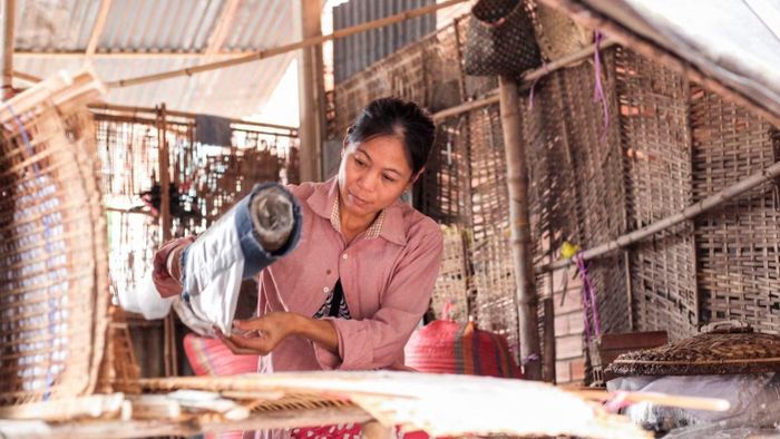 Nghề làm bánh tráng Tây Ninh vừa phát triển sinh kế cho người dân, vừa tạo ra sản phẩm đặc trưng và góp phần vào du lịch cộng đồng. (Ảnh: BTG)