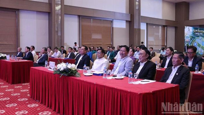 Các đại biểu tham dự lễ ký kết. (Ảnh: DUY TOÀN)