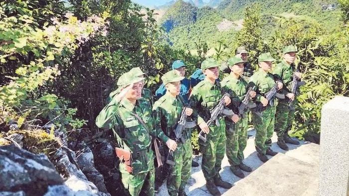 Cán bộ, chiến sĩ Đồn Biên phòng Xuân Trường tuần tra bảo vệ biên giới.