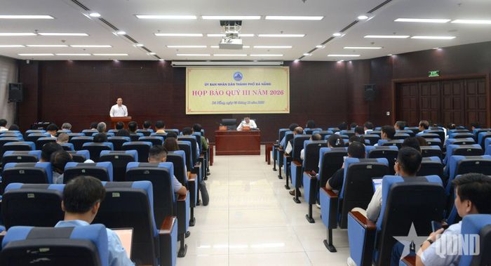 Quang cảnh buổi họp báo.