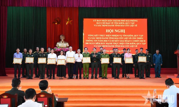 Trao thưởng tặng các tập thể, cá nhân có thành tích xuất sắc trong thực hiện nhiệm vụ tìm kiếm, quy tập và xác định danh tính HCLS năm 2026 và giai đoạn 1 Chiến dịch 500 ngày đêm.