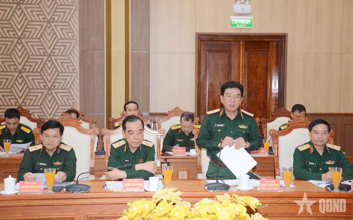 Thành viên Đoàn khảo sát số 2 Bộ Quốc phòng phát biểu trao đổi tại buổi làm việc.