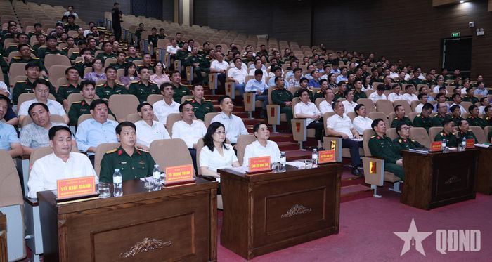  Các đại biểu tham dự hội nghị.  