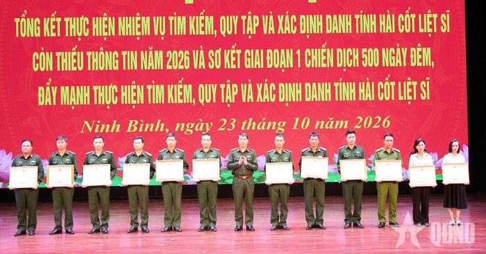  Ban chỉ đạo 515 tỉnh Ninh Bình trao thưởng tặng các tập thể, cá nhân có thành tích xuất sắc trong thực hiện nhiệm vụ tìm kiếm, quy tập và xác định danh tính hài cốt liệt sĩ.  