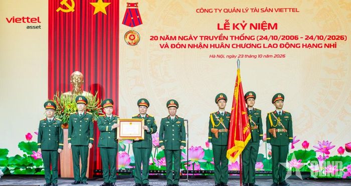 Công ty Quản lý tài sản Viettel đón nhận Huân chương Lao động hạng Nhì.