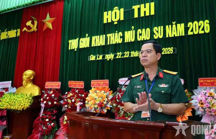 Đại tá Khuất Bá Cao, Bí thư Đảng ủy, Phó tư lệnh Binh đoàn 15 phát biểu chỉ đạo tại hội thi.