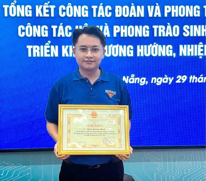 Đinh Quang Mạnh (năm thứ tư, ngành Giáo dục Tiểu học, trường ĐH Sư phạm, ĐH Đà Nẵng).