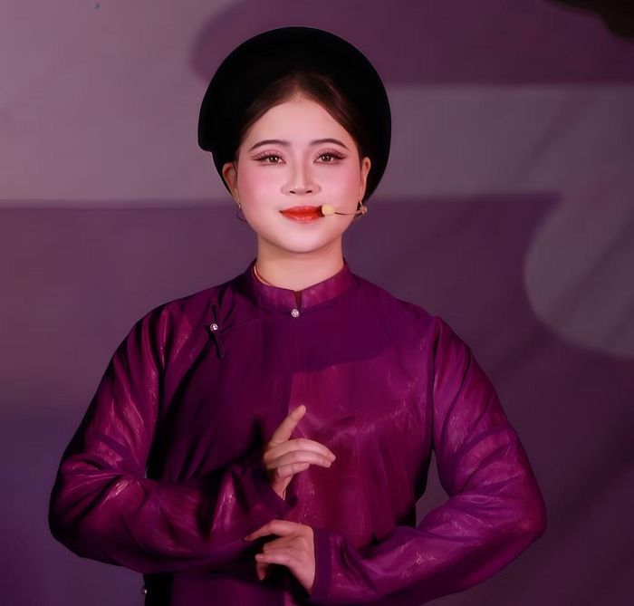 Hà vừa trở thành thủ khoa đầu ra của trường ĐH Sân khấu - Điện ảnh. Ảnh: NVCC