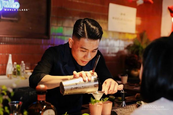 Trước khi quay lại giảng đường, Thọ đã dành gần mười năm làm việc trong lĩnh vực nhà hàng khách sạn, tích lũy được nhiều kinh nghiệm quý báu trong nghề barista và các công việc khác. (Hình: NVCC)
