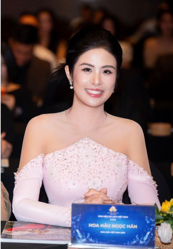 Giám khảo, Hoa hậu Việt Nam 2010 Ngọc Hân khẳng định không tìm kiếm cô gái chỉ có vẻ ngoài xinh đẹp nhất, mà chọn người hội tụ đầy đủ tri thức, bản lĩnh và năng lực lan tỏa. Với vai trò giảng viên đại học và nhà kinh doanh, Hoa hậu Ngọc Hân cho biết sẽ tạo điều kiện đưa các bạn sinh viên tham gia trải nghiệm thực tế cùng cuộc thi.