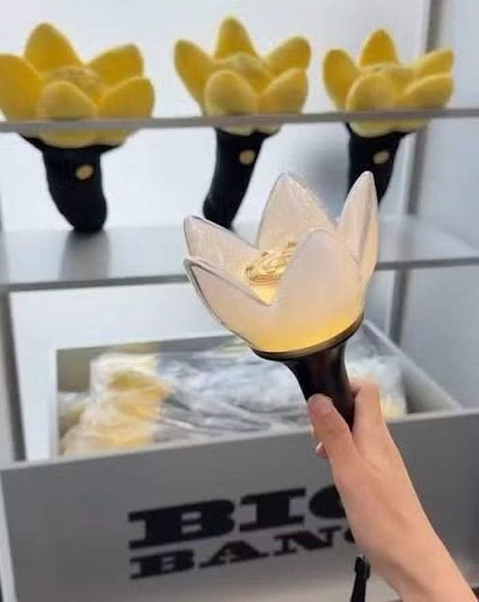 Light Stick chính thức phiên bản kỷ niệm 20 năm, biểu tượng cho hành trình bất tận giữa BIGBANG và V.I.P thông qua âm nhạc.