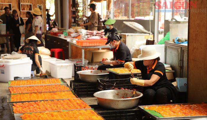  Những năm gần đây nhiều nhà vườn, xưởng chế biến hồng trái ở Đà Lạt mở cửa để du khách tham quan, tìm hiểu 
