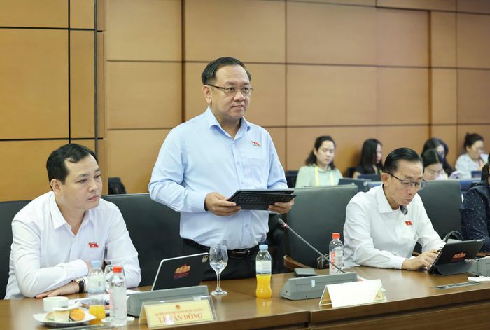  ĐB Nguyễn Thành Trung (TPHCM) phát biểu tại phiên thảo luận tổ sáng 23-10. Ảnh: QUANG PHÚC 