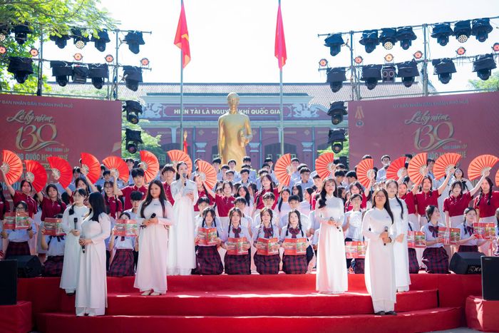  Tiết mục văn nghệ mở đầu Lễ kỷ niệm 130 năm thành lập Trường THPT chuyên Quốc học Huế 
