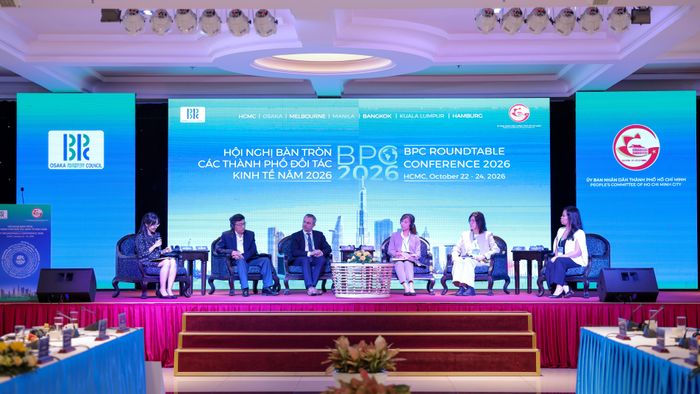 Các diễn giả tại phiên thảo luận hỗ trợ khởi nghiệp sáng tạo diễn ra trong khuôn khổ hội nghị. Ảnh: XUÂN TRUNG