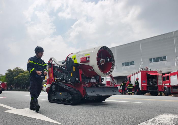  Hai robot hiện thuộc biên chế của Phòng Cảnh sát PCCC và CNCH, Công an TPHCM. Ảnh: NGUYỄN TÂN 