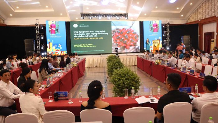 Các đại biểu tham gia diễn đàn