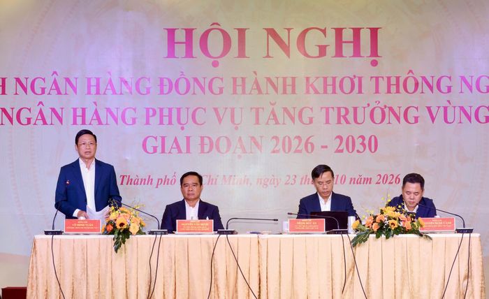 Hội nghị Ngành ngân hàng đồng hành khơi thông nguồn lực tài chính - ngân hàng phục vụ tăng trưởng vùng Đông Nam bộ. ẢNH: HOÀNG TRIỀU