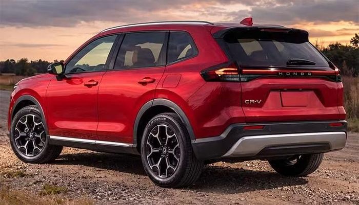 Xe dự kiến ra mắt đầu 2027 với những thay đổi về hệ truyền động, thiết kế và công nghệ. Xe có thể loại bỏ bản thuần xăng để chuyển sang hybrid.