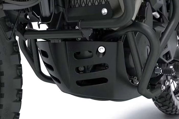 Phiên bản yên thấp KLR650 S sở hữu mức giá và tùy chọn màu đen tương tự bản tiêu chuẩn, dao động từ 6.999 USD đến 7.299 USD tùy thuộc vào hệ thống ABS.