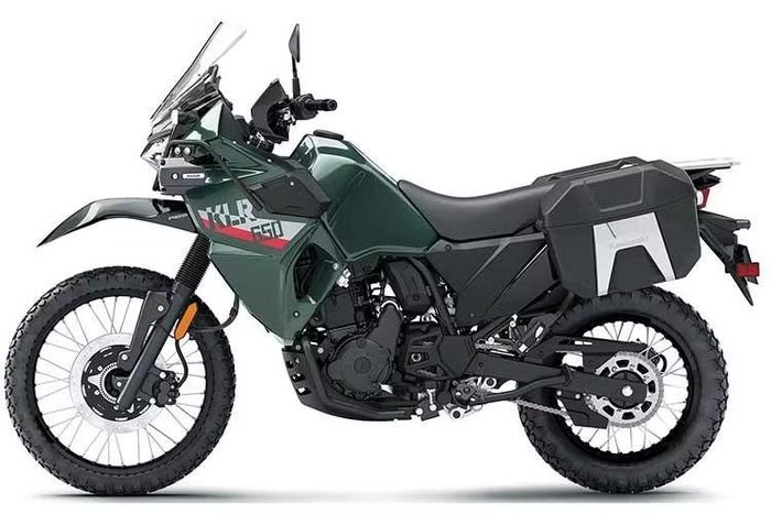Biến thể DF được định vị nằm giữa bản tiêu chuẩn và bản Adventure. Điểm đặc trưng nhất trên KLR650 DF là bộ khung chống đổ kích thước lớn ôm trọn phần ốp nhựa hông xe, giúp hạn chế tối đa hư hại khi xe xảy ra va chạm hoặc lật đổ. Phần khung bảo vệ này bao thân nhiều hơn đáng kể so với bản Adventure, mang lại diện mạo hầm hố và thực dụng.