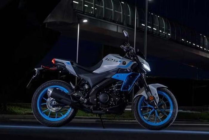 Yamaha MT-125 2027 mới sở hữu ngôn ngữ thiết kế đặc trưng của series naked bike MT với diện mạo sắc sảo và góc cạnh. Phần đầu xe nổi bật nhờ mặt nạ thiết kế mới thuận mắt hơn so với bộ mặt như robot của MT-125/MT-15 cũ.