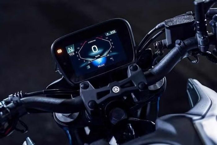 Chiều cao yên xe của Yamaha MT-125 2027 đạt 810mm, khoảng sáng gầm là 160mm và chiều dài cơ sở 1.325mm. Trọng lượng ướt của xe khi đổ đầy xăng và dầu máy là 142kg, dung tích bình xăng ở mức 10 lít.