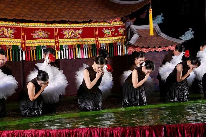 Chương trình tổng duyệt nghệ thuật múa rối nước phục vụ Tuần Sân khấu Việt Nam tại Pháp (Ảnh: BTC).