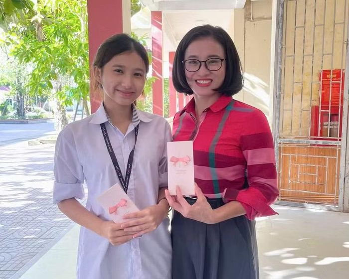 Hoa cùng những lời nhắn gửi góp thêm niềm vui trong dịp 20/10. ﻿(Ảnh: CLB cung cấp).