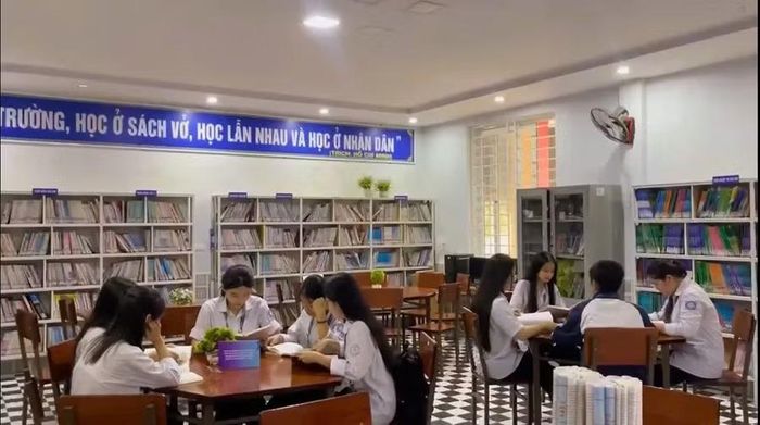  Không gian thư viện là nơi học sinh tìm đọc sách, giao lưu và chia sẻ niềm yêu thích đọc. ﻿(Ảnh: CLB cung cấp) 