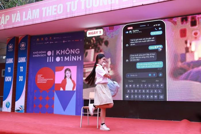 Tiểu phẩm nói về những nguy cơ khi học sinh kết bạn, nói chuyện với người lạ ở trên mạng xã hội.