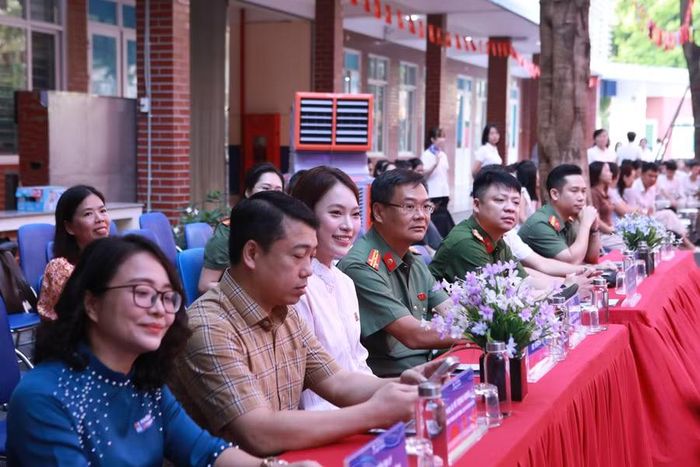Các đại biểu tham dự chương trình.