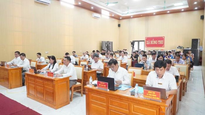 Trường Cao đẳng Than – Khoáng sản Việt Nam làm việc, ký biên bản hợp tác và Hồng Thu về tuyển dụng, đào tạo nhân lực.