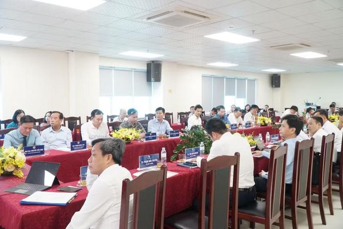 Các đại biểu tham dự tọa đàm. Ảnh: Hồ Lài