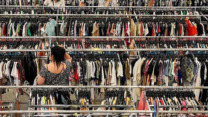 Theo báo cáo Chỉ số giá tiêu dùng (CPI) mới nhất do Bộ Lao động Mỹ công bố, mức lương trung bình theo giờ tăng 3% trong năm qua, trong khi giá tiêu dùng tăng 3,7%. (Nguồn: CNN)