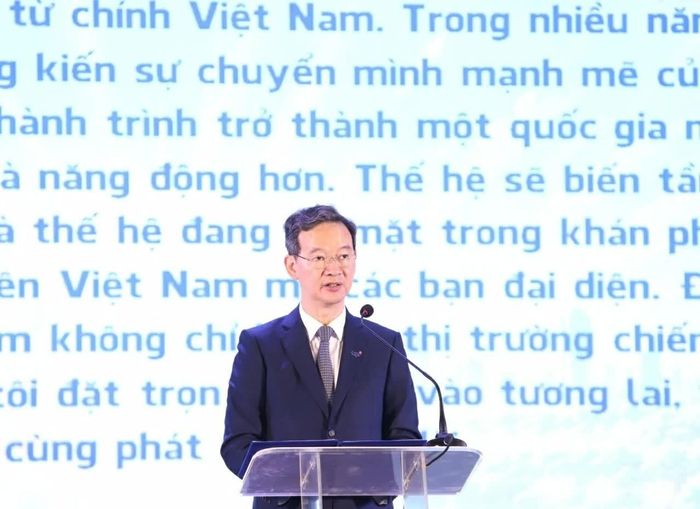 Ông Saravoot Yoovidhya chia sẻ tại diễn đàn. (Ảnh: Đăng Hải)
