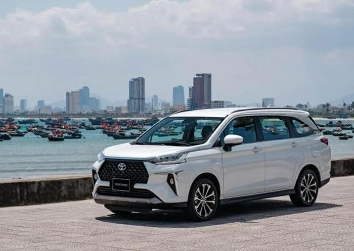 Cập nhật bảng giá lăn bánh xe Toyota Veloz Cross tháng 10/2026 mới nhất.