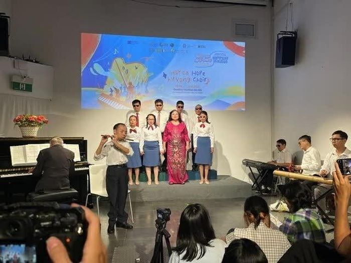 Một tiết mục biểu diễn của Hợp ca, ban nhạc dân tộc Hy vọng tại sự kiện. (Ảnh: Thanh Bình)
