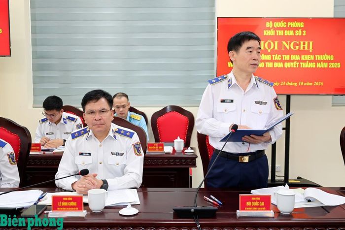 Trung tướng Bùi Quốc Oai, Bí thư Đảng ủy, Chính ủy Cảnh sát biển Việt Nam phát biểu tại hội nghị. Ảnh: Tuấn Kiệt