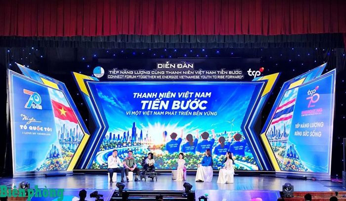 Tại diễn đàn, các đại biểu thảo luận nhiều nội dung, trong đó có vai trò tự lực của thanh niên và trách nhiệm của doanh nghiệp, tổ chức xã hội, cộng đồng trong việc tạo thêm cơ hội, nguồn lực để người trẻ phát huy thế mạnh. Ảnh: Thùy Chi