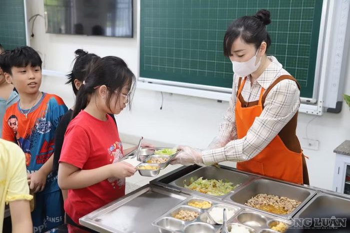 Mức hỗ trợ ăn trưa cho học sinh và kinh phí dành cho các cơ sở giáo dục tổ chức bữa ăn được đề xuất thực hiện theo chính sách tại Nghị định số 339/2025/NĐ-CP ngày 25/12/2025 của Chính phủ.