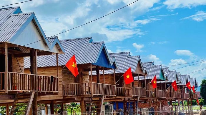 Những dãy nhà khang trang tại khu tái định cư xã Ia Tul