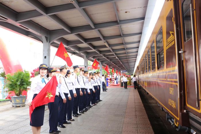 Đoàn tàu du lịch di sản Phong Nha - Cố đô Huế.