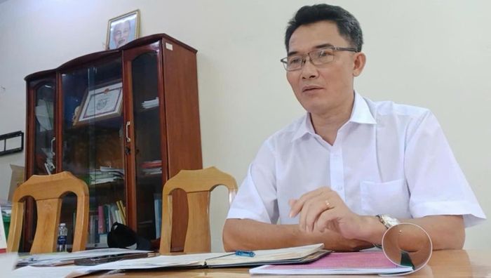 Ông Nguyễn Đình Thỏa - Hiệu trưởng Trường Tiểu học Phước Tân tại buổi làm việc.