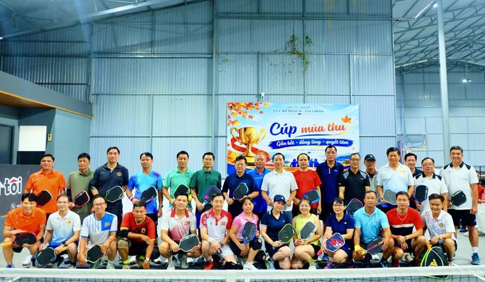 Các VĐV đến từ các đơn vị tham gia giao lưu thi đấu thể thao. Ảnh Thu Nguyễn.